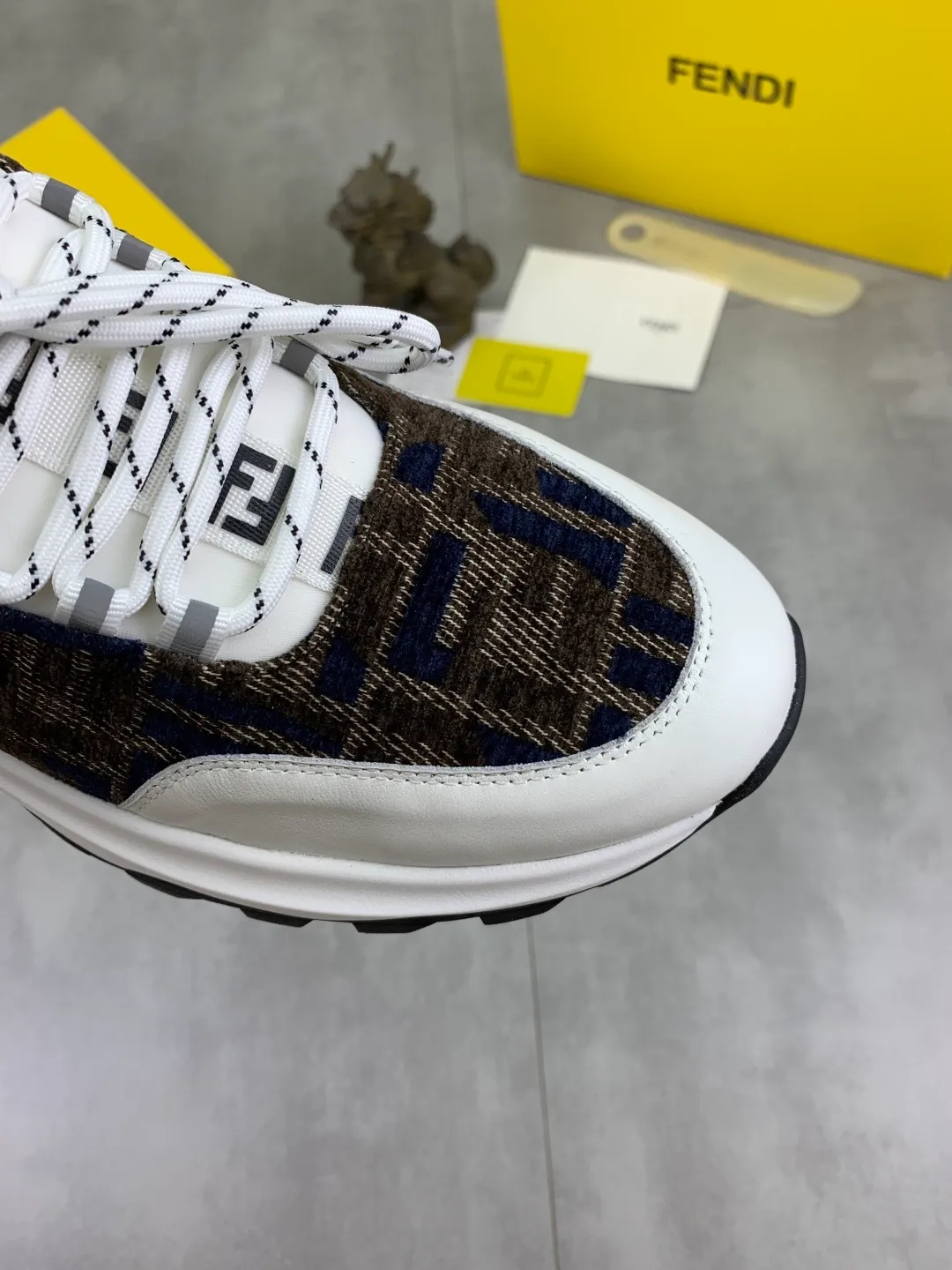 ​Men's shoes 💰P440 💰【New】Little monster 🆘 New FENDI 🕶️🕶️Simple routing effect, showing an elegant and cool driving shoe 🎬Using imported calfskin + first-layer pigskin lining🐂Excellent material🎬Detailed workmanship 🤗Comfortable foot feel➰➰. ​Pair it with any outfit to show your taste and temperament, low-key luxury ♻️Design ​simple and elegant ​noble and fashionable 🍃​Very loved and favored by trendy men 💓❤️Size: 38-44 (45 customized) 3️⃣ colors available